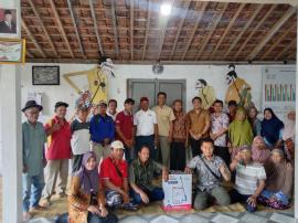 Penyerahan bantuan ALSINTAN 