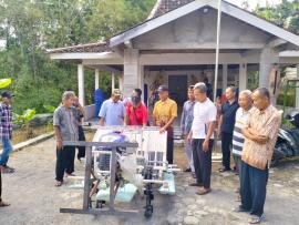 Penyerahan alat pertanian