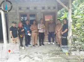 PENEMPELAN STICKER BAGI PENERIMA BANSOS