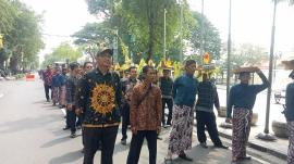 PAMONG SE-DIY IKUTI KIRAB MANGAYUBAGYA 80 TH SRI SULTAN HB X